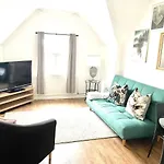 Koala & Tree - 2 Bedroom In City Centre - Short Lets & Serviced Accommodation Cambridge