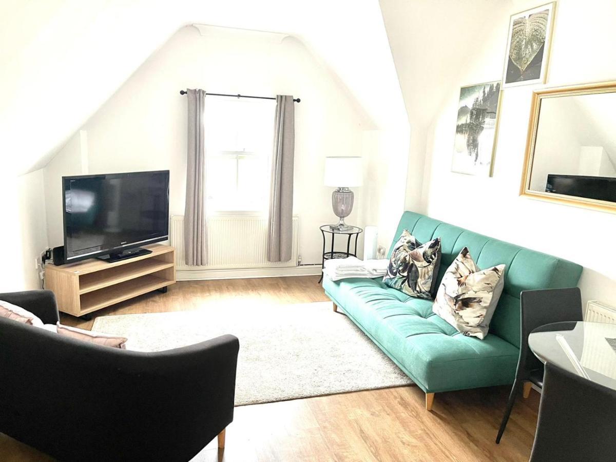 Koala & Tree - 2 Bedroom In Centre - Short Lets & Serviced *