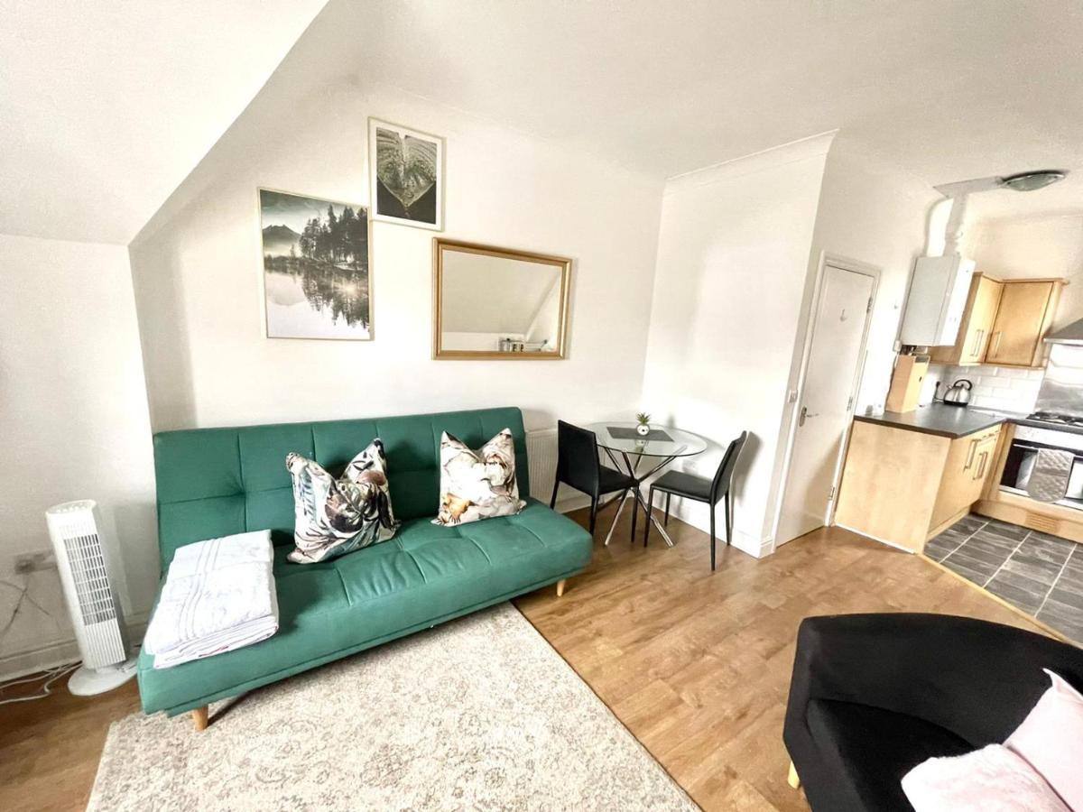 Koala & Tree - 2 Bedroom In Centre - Short Lets & Serviced *